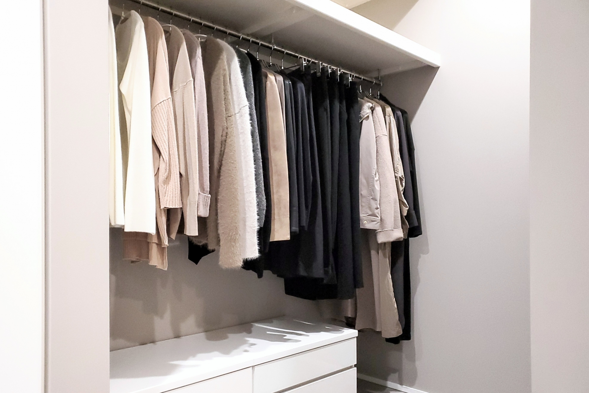 衣服収納のコツ。使いやすく片づけやすい。衣替え時期におすすめ収納術