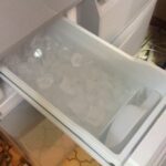 【夏の見落としがちな掃除】冷蔵庫の製氷機、実はカビだらけかも？家庭でできる掃除方法