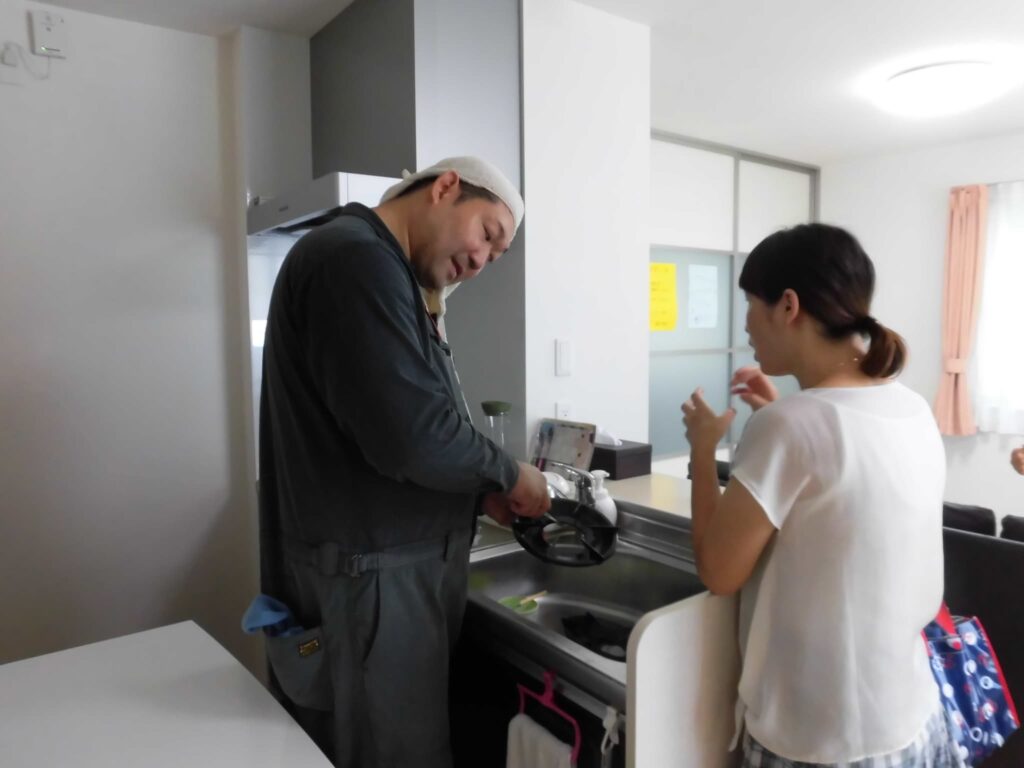 キッチンの油汚れ掃除でイライラを解消する方法